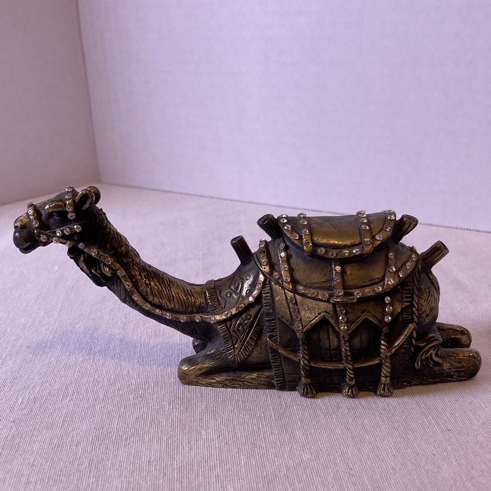 🐪 Vintage-Style Camel Trinket Box – Brass Tone with Rhinestone Accents - Picture 2 of 15